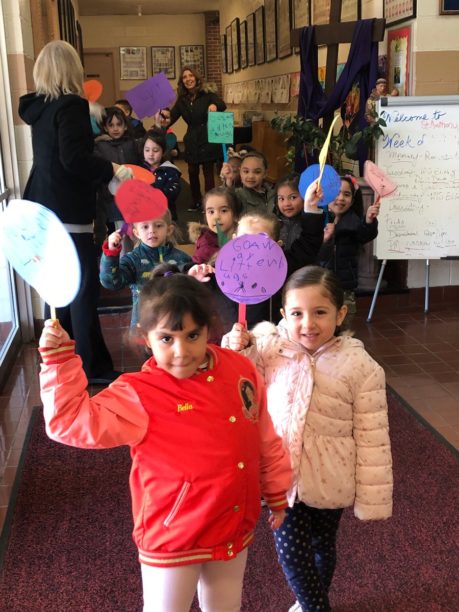 SASYonkers's tweet photo. Our UPK Students are out looking for litterbugs! #reduce #reuse #Recycle https://t.co/uLU1urWB4x