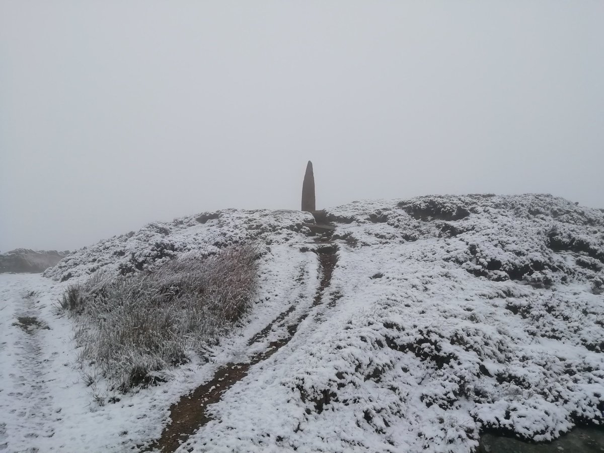 Stevenrose56's tweet photo. Snowy morning at the Lion Inn .#northyorkmoors #lioninn #NorthYorkshire https://t.co/hJW8uoI3ZM