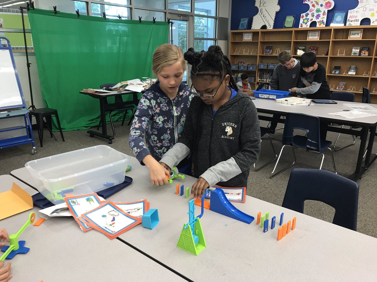 CRElibrary's tweet photo. So impressed with how third grade @MrsWilsonCRE is knocking out these robot challenges! #creleads #lisdlib #lisddigitallearning #LISDsci https://t.co/KBkteaoL00