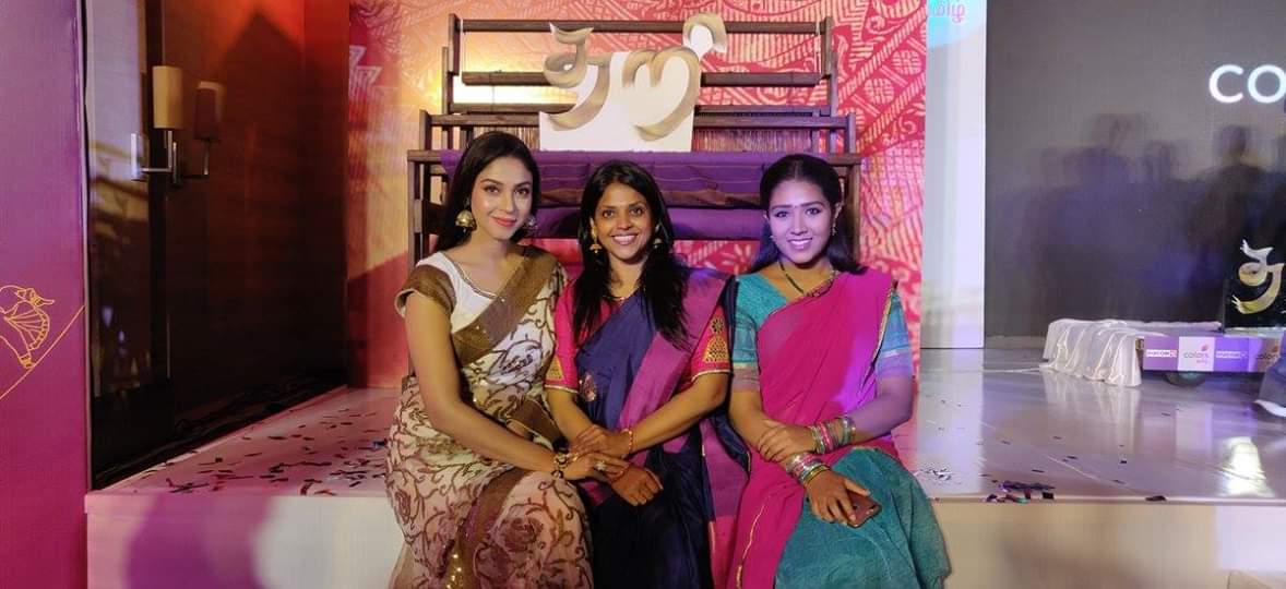 Actress @LLalithaKumari3’s production house Nakshatra Media works’s maiden venture #Thari serial in #ColoursTamil✨
#ThariOnColorsTamil
#Thari #ColorsTamil Colors Tamil #NakshatraMediaWorks