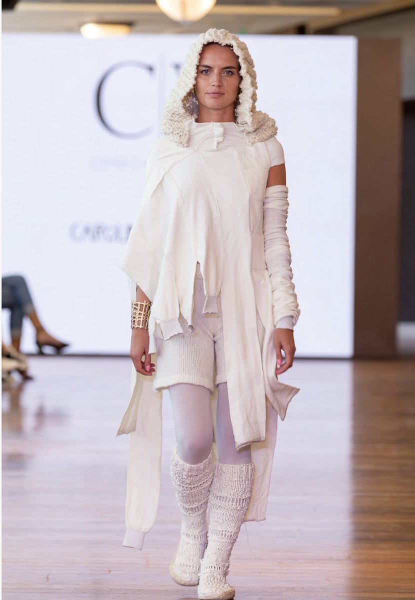 BAmodaydiseno's tweet photo. En el marco de #BASemanadelaModa, la Asociación Moda Sostenible Argentina realizó el desfile “La Moda Te Cuida” en @arfashionweek , donde participaron más de 250 personas.

📸 @ReyDanielPh https://t.co/rbgECRiMKt
