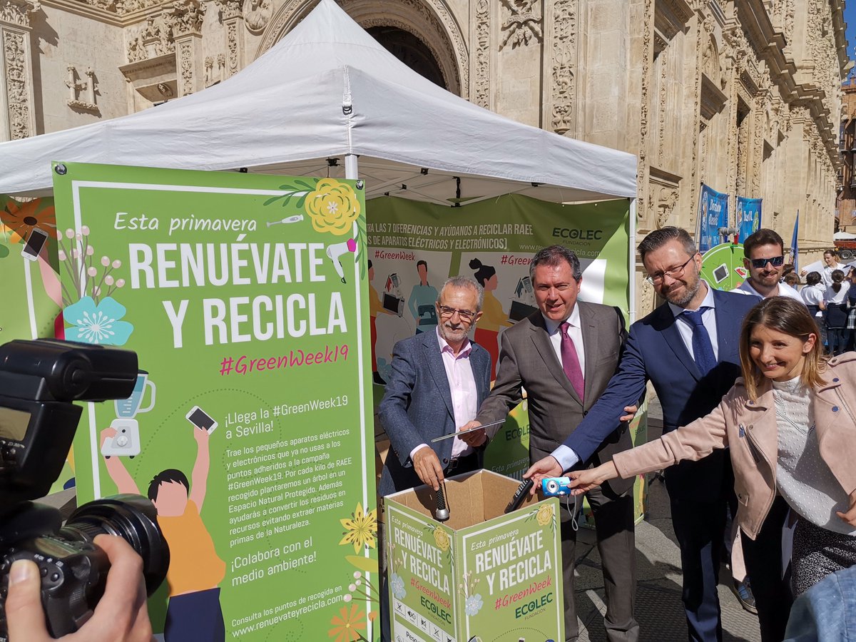 RAEEAndalucia's tweet photo. La #GreenWeek19 de @FundacionEcolec ha visitado 6 ciudades andaluzas durante 2 semanas para informar y concienciar sobre el #reciclaje de #RAEE.
#RenuévateyRecicla
 ¡Te lo contamos en el blog! 💚😉
https://t.co/epvnRNPoKf https://t.co/94qb63ZkPn