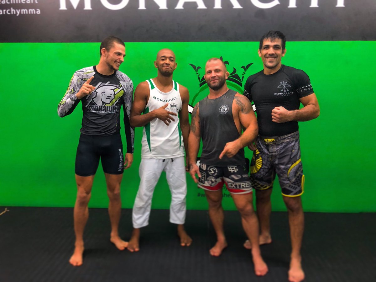 Shemrockbjj's tweet image. Iron sharpens iron ⚔️⁣

So blessed to get top coaches come through monarchy always a pleasure learning from @ericthegentleman top guy only wish you stay longer mate haha⁣
⁣
⁣  #MonarchyMMA #ShemRockBJJ #JiuJitsu #NoGi #BJJ #Wrestling #OSS #Malaysia #KL