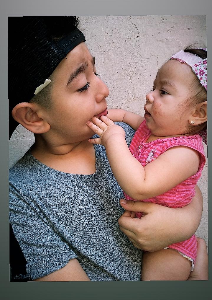 mfernandez1315's tweet photo. LAUTARO Y HANNA SE AMAN Y ESO SE PUEDE VER... 
#hermanos ♡ https://t.co/fKEA7Oqcxb