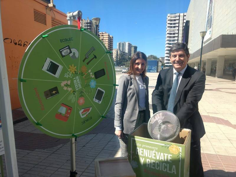 RAEEAndalucia's tweet photo. La #GreenWeek19 de @FundacionEcolec ha visitado 6 ciudades andaluzas durante 2 semanas para informar y concienciar sobre el #reciclaje de #RAEE.
#RenuévateyRecicla
 ¡Te lo contamos en el blog! 💚😉
https://t.co/epvnRNPoKf https://t.co/94qb63ZkPn