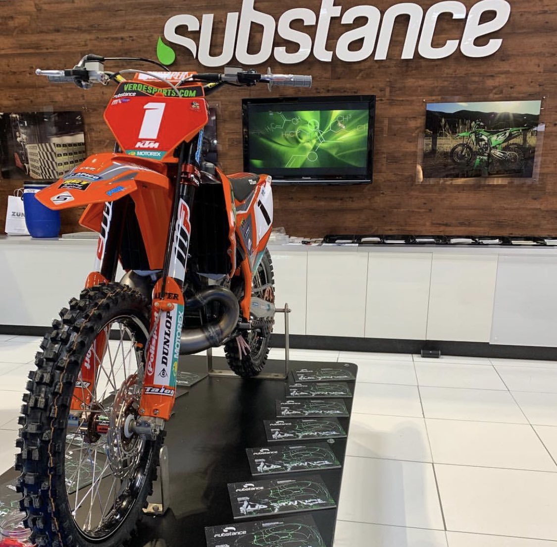 verde_sports's tweet photo. Ando’s bike is looking hot down at the nec at the #signanddigitaluk. Supporting our sponsors #substanceeu. Hope you have a good show 👍😍 https://t.co/jn7uW67KGI
