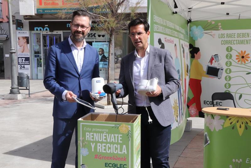 RAEEAndalucia's tweet photo. La #GreenWeek19 de @FundacionEcolec ha visitado 6 ciudades andaluzas durante 2 semanas para informar y concienciar sobre el #reciclaje de #RAEE.
#RenuévateyRecicla
 ¡Te lo contamos en el blog! 💚😉
https://t.co/epvnRNPoKf https://t.co/94qb63ZkPn