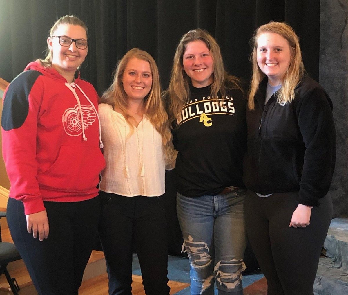 ACBulldogGolf's tweet photo. Great job speaking today at #RibbonsofExcellence @lexii_westyy3! You have to love the support from the squad! #BTY https://t.co/3sXRFBMyeT
