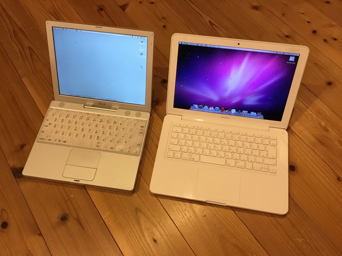 teke3in's tweet photo. ポリカーボネート製の2台のMac。
こうしてみると、MacBookが小さく見える。
奥行きがほとんどiBookと変わらない。
13インチって結構小さいんだな〜
#MacBookLate2009 #iBookG3DualUSB #Mac #Apple #ポリカ https://t.co/rScBhuS2ql
