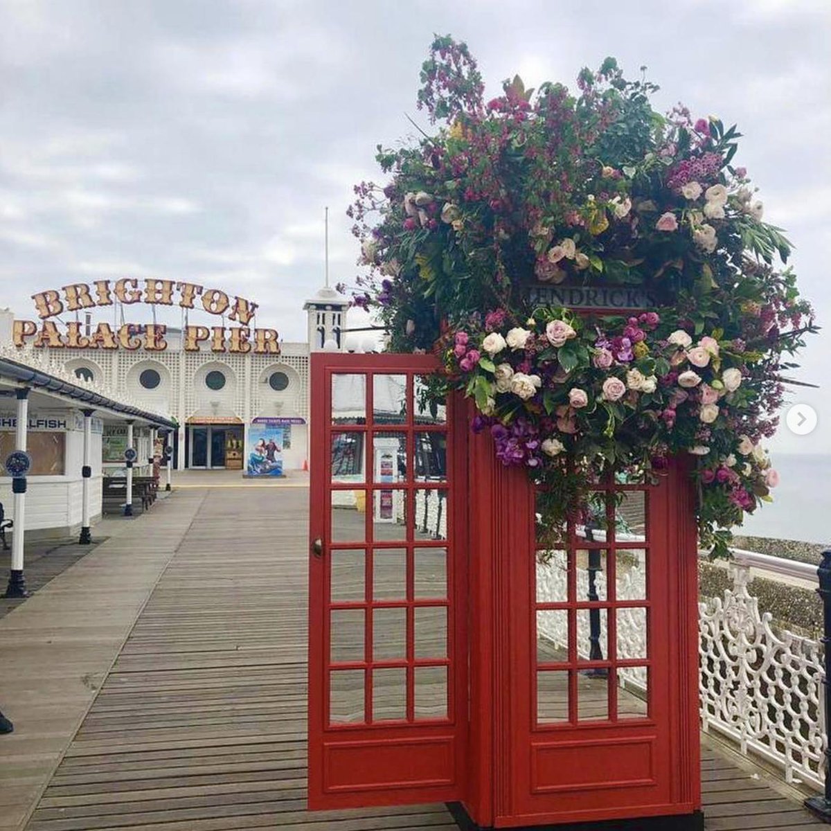 BrightonJournal's tweet photo. Best of Instagram this Week!
Here is a shot from Rebel Rebel after installing another phone box for Hendrick's Gin on the amazing Brighton Palace Pier 😍🎡
#hendricksmidsummer #brighton #brightonpalacepier #ginlover #visitbrighton #beautiful https://t.co/nBq8dmW4qK