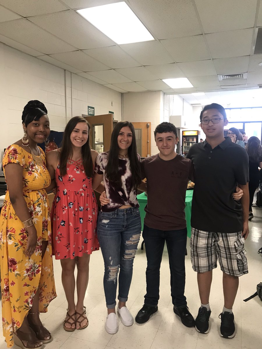 ClearviewNhs's tweet photo. These NHS members will be our officers for only a few more months. 
👨🏼‍🎓👩🏽‍🎓 #classof2019 https://t.co/cOtPW8p3fc