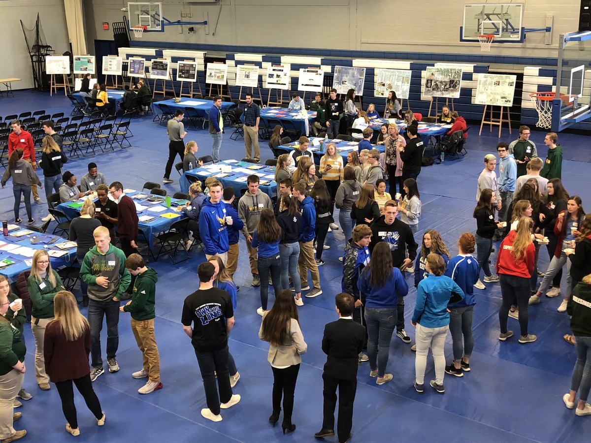 TelegraphHerald's tweet photo. High school students from across the tri-states have arrived at the University of Dubuque for the Dubuque Area Youth Leadership Councilโs Character and Leadership Workshop, where theyโll study anti-bullying tactics for social media #DAYLC https://t.co/a9wfVJ0p06
