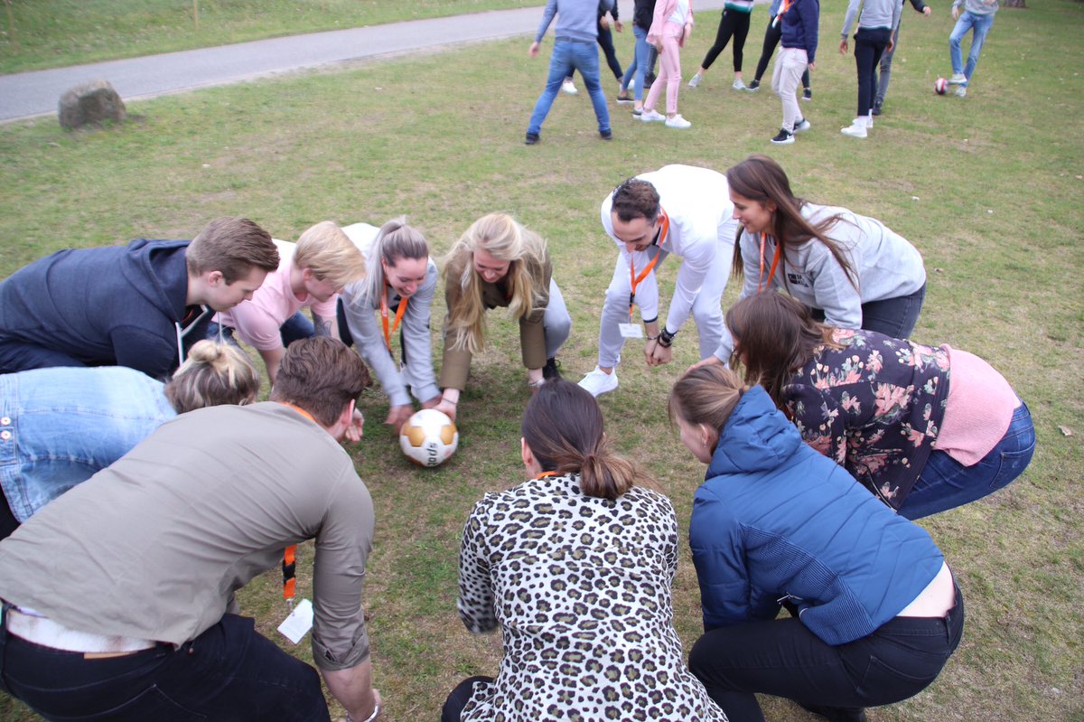 NextSportLevel's tweet photo. Even de ontspanning zoeken tussen al het harde werk dat de studenten verrichten 

#nextsportlevel2019 #nextsportlevel #sportstudies #hogeschool #sportkunde https://t.co/xqH4JIcokT