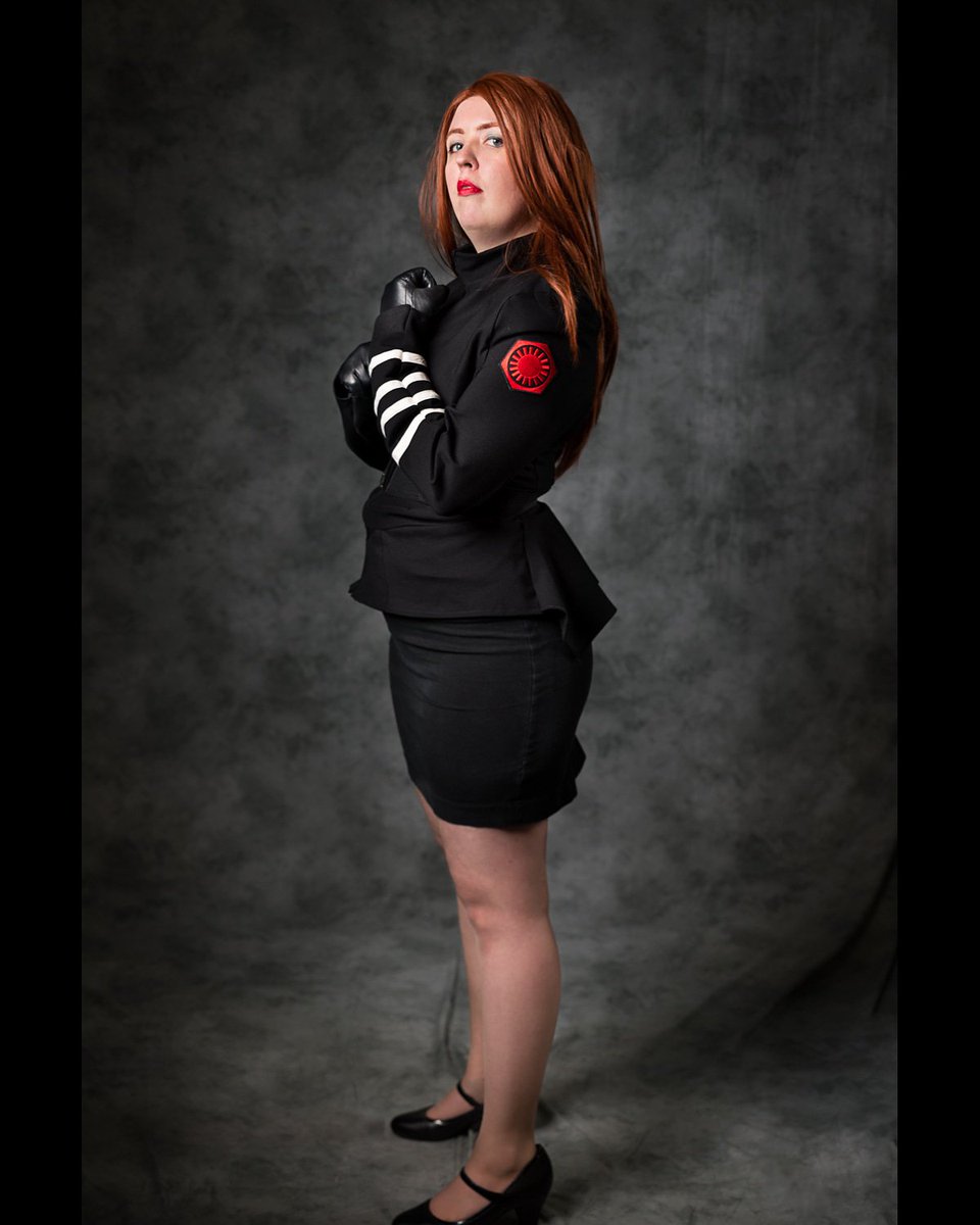 Emperor_Hux_'s tweet photo. //Pictures of my Genderbent General Hux https://t.co/rx6iEonjcv
