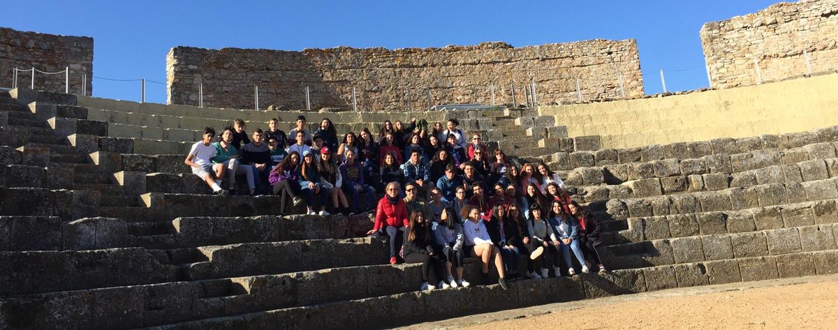 IES_Llerena's tweet photo. Durante el día de hoy, dentro del programa de intercambio con el Mill Hill County High School, hemos visitado el Teatro Romano de Regina, La Ermita de la Virgen del Ara en Fuente del Arco y las Minas de la Jayona. Seguimos compartiendo cultura, paisajes y buen humor. https://t.co/MJ9C3MCVXv