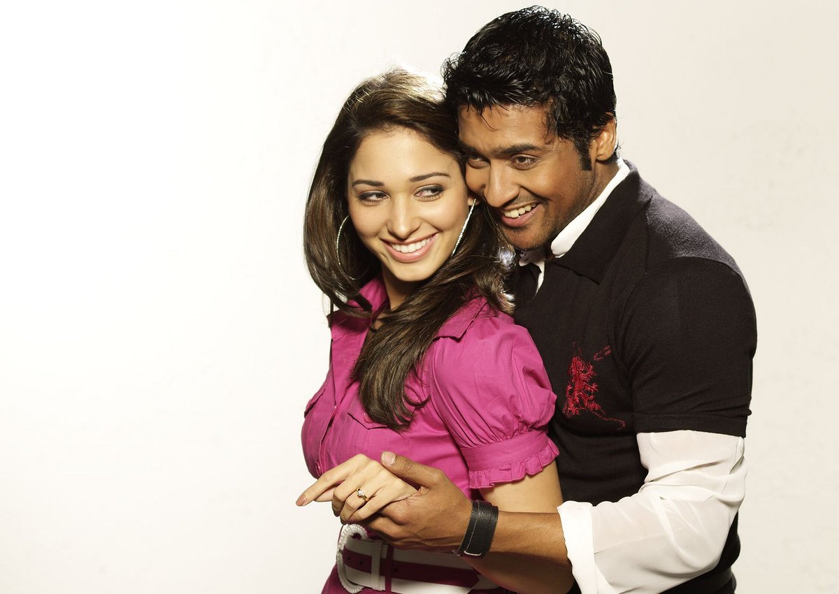 HasniAchu's tweet photo. #10YearsOfATBBAyan 💓
#10YearsofSmugglerDeva 💓
#10YearsOfAyan 💓
My cuties @Suriya_offl 💞💞💞
@tamannaahspeaks ❤❤❤❤
Hope this pair joins soon 😭😭🙈 https://t.co/5ZKW4fm4SR
