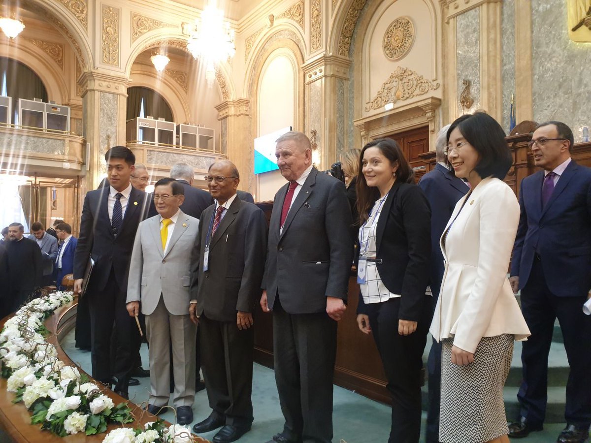 We took commemorative photo with the high officials in Europe.

In the middle is Chairman of HWPL! At the age of 90, our passion about peace is same as young adult. Those who are gathered here is the messenger of peace, and the precious future generations will remember.

#IWPG