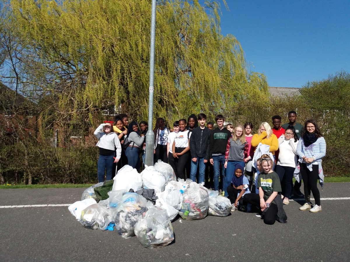 Clean_Leeds's tweet photo. Thank you to staff and pupils #BishopYoungAcademy carrying out a fantastic clean up for #GreatBritishSpringClean #Clean_Leeds @James_A_Rogers https://t.co/yMwBfMORDL