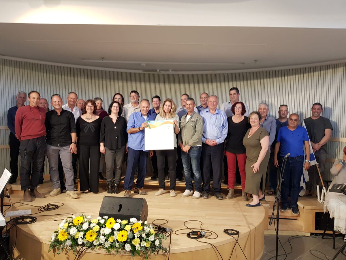 היום הושק בחבל אילות פרויקט "בית קטן בערבה" וכבר בקיץ הקרוב יגיעו אלינו 117 בתים, אשר יתנו מענה למשפחות שעתידות להיקלט בחבל. 
בתמונה: נציגי הקיבוצים בחבל אילות והשותפים לפרויקט
<a href="/Israel_MOF/">משרד האוצר</a>, <a href="/kibbutzMovement/">התנועה הקיבוצית</a> <a href="/KKL_JNF_il/">KKL-JNF: Expo 2020 Dubai</a>, <a href="/JNFUSA/">Jewish National Fund-USA</a> <a href="/HaSochnut/">הסוכנות היהודית</a> <a href="/KibbutzKetura/">קיבוץ קטורה</a>