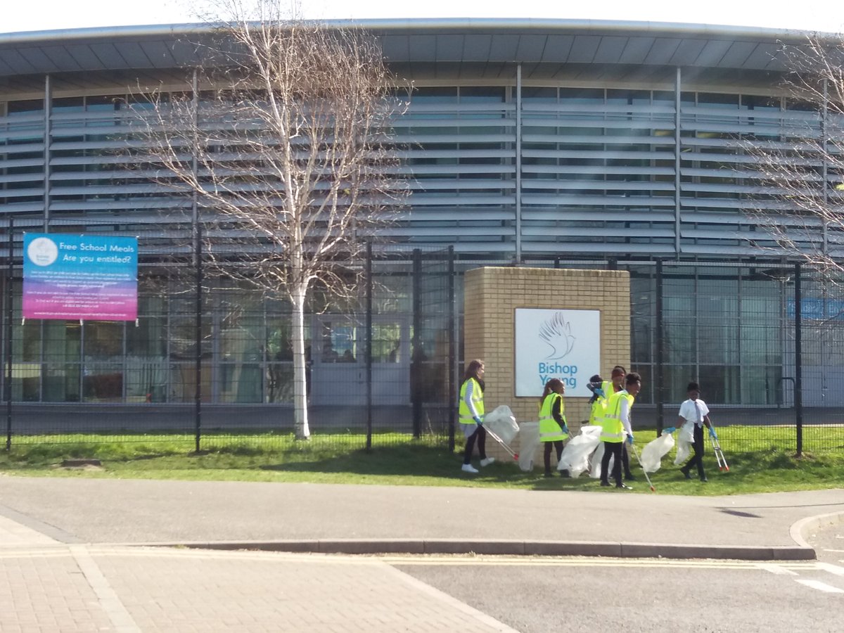 Clean_Leeds's tweet photo. Thank you to staff and pupils #BishopYoungAcademy carrying out a fantastic clean up for #GreatBritishSpringClean #Clean_Leeds @James_A_Rogers https://t.co/yMwBfMORDL