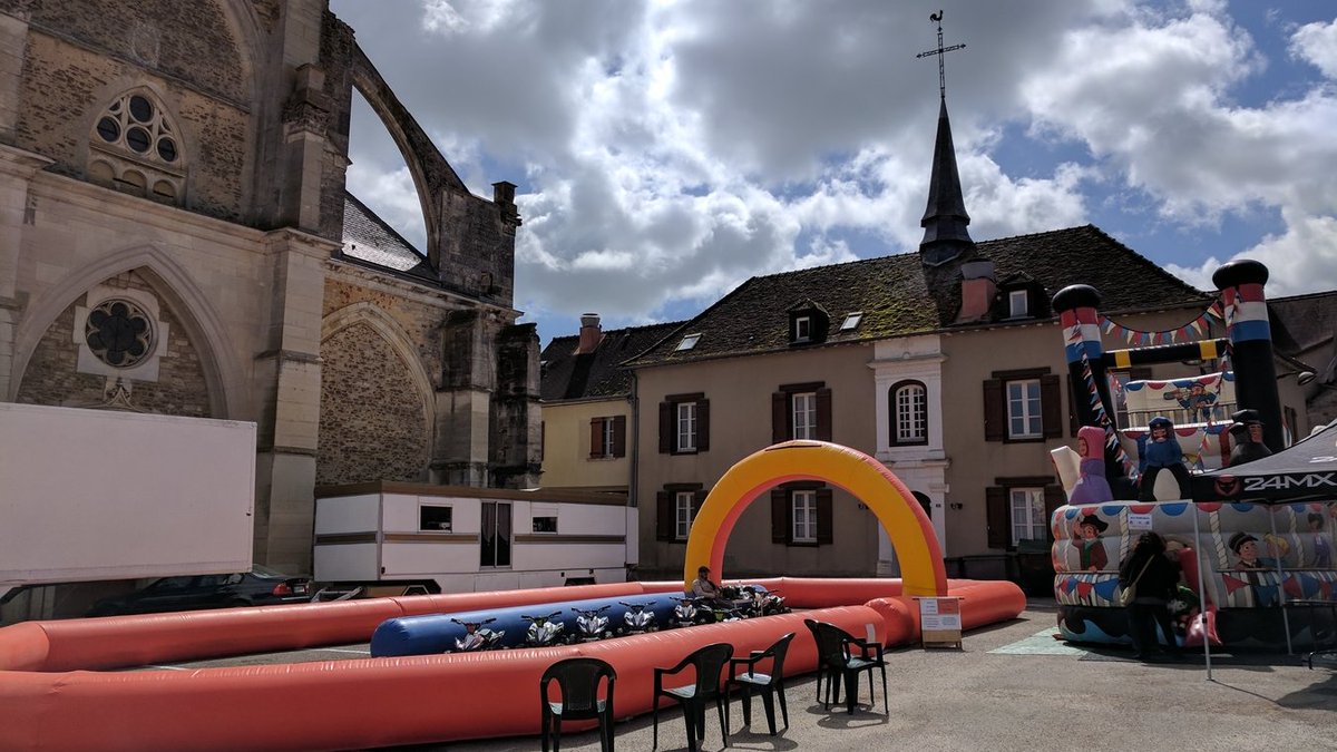 Chaource_Aube's tweet image. 📢Grande Foire du 1er Mai à #Chaource
👉 Démonstration de bûcheronnage, participation de la Prévention Routière, Sculpteurs de rêves, Parcours canin pour les visiteurs, Gravures sur verre, Fête foraine, etc.
Parrain👉 Jean-Marie Bigard
chaource.fr/grande-foire-d…
Tél : 07.68.49.56.91