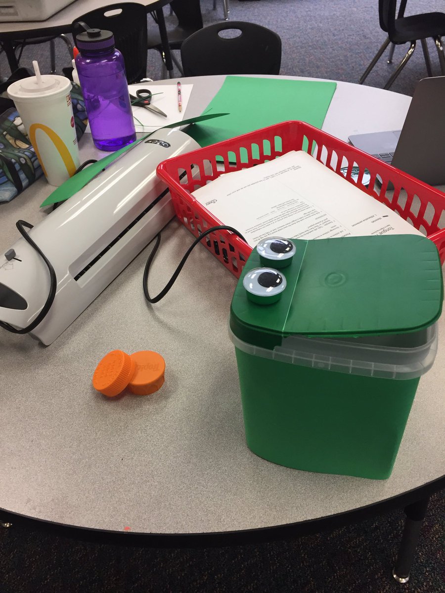 SparkDPS's tweet photo. Taking #morningPD by #StVrainStorm in @makehackplay with our #eceSTEM teachers— with a focus on early literacy skills (letter id, letter sounds, alliteration, Berg sounds...) https://t.co/12aKiG0uGo