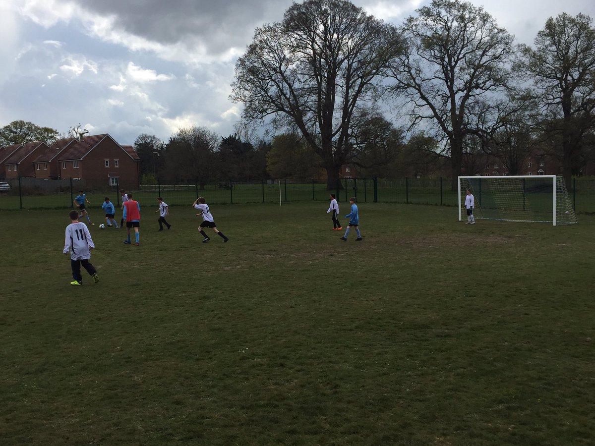 LWS_PE's tweet photo. Great game against Lakeside today. Final score 11-6 to Lakeside. @LWSAcademy @LWS_PE #footballcrazy #comeonLWS https://t.co/izg31t1IBQ