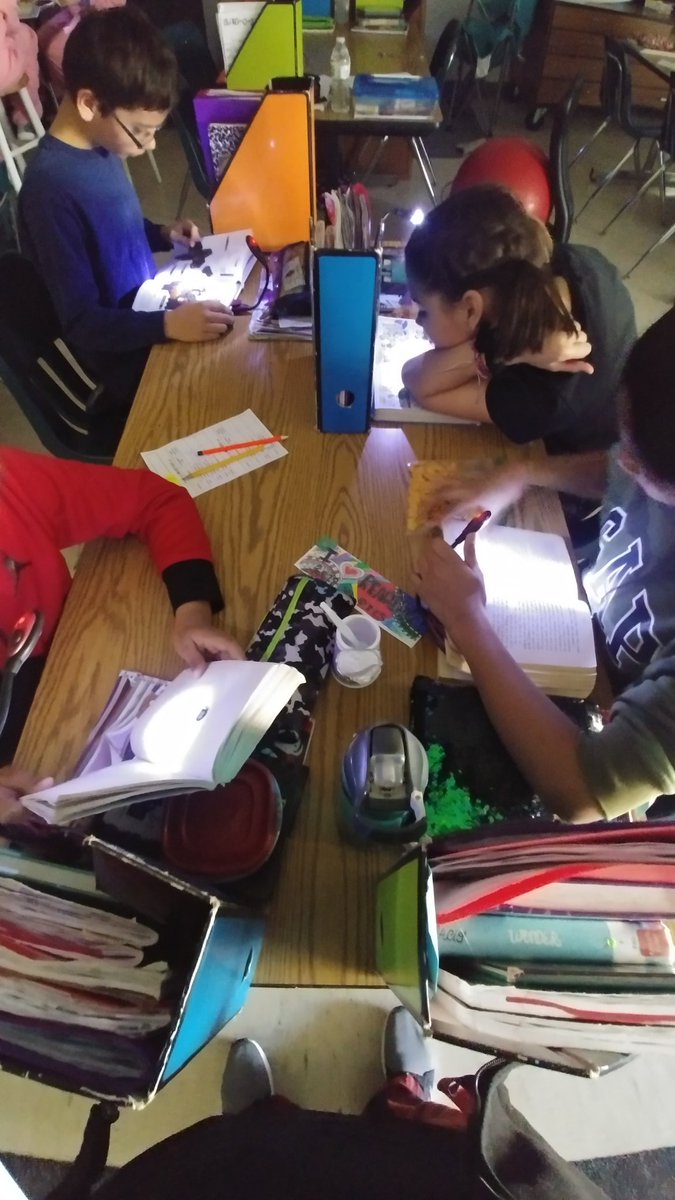 MsMogden's tweet photo. Reading in the dark today to test out our Redskins Read book lights. @DominionTrailES @DteSreading #5thgraderocks #readinginthedark #booklights #httr https://t.co/xi1zHIq47W