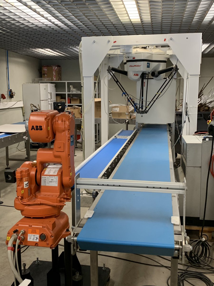 Leonardorodz's tweet image. Realizando alianzas, buscando nuevos proyectos para @indevos_RT y nuevos objetivos para nuestra @UniversidadEan, hoy en @Institutoai2upv de la @CPInnovacion @UPV  #Robotics #Automation #ArtificialVision #AutonomousCar #YuMi