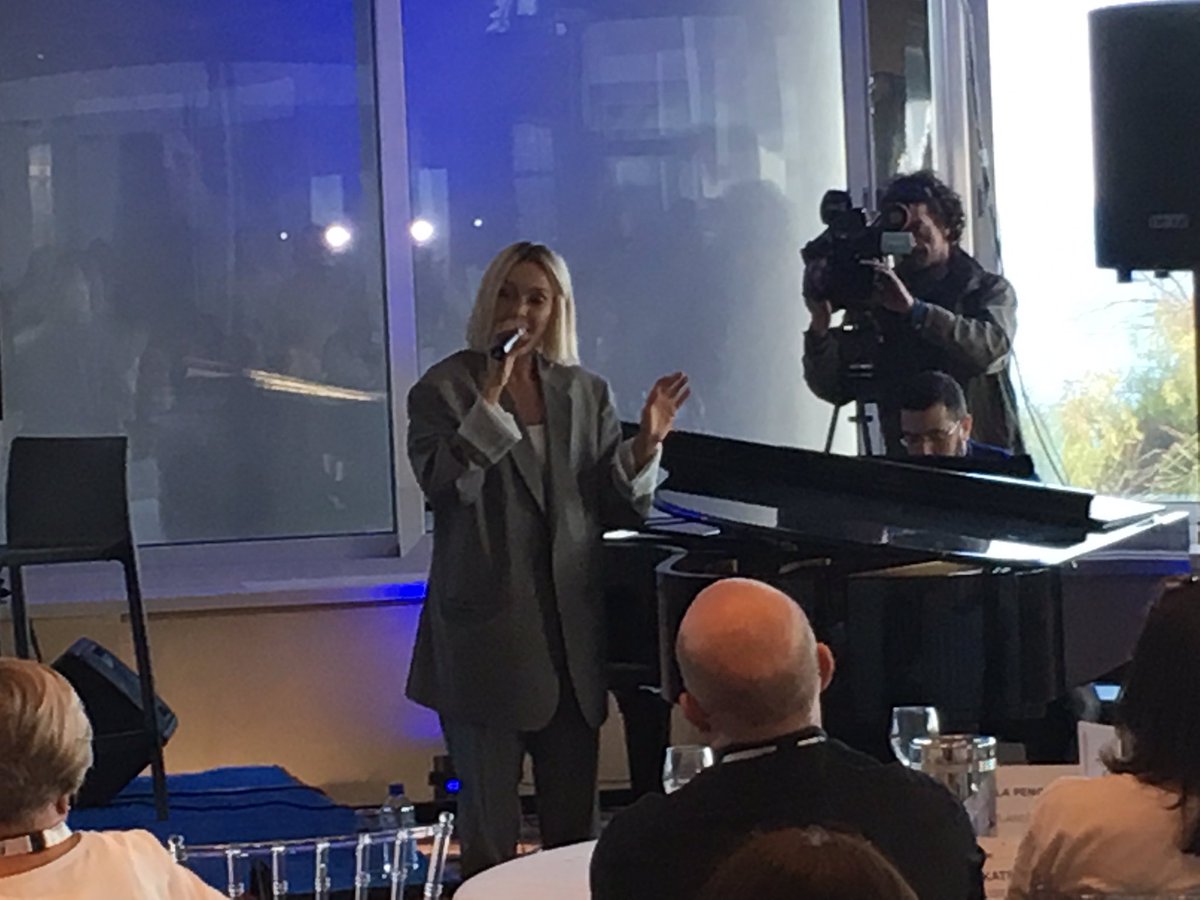 Simon Ward tweet media