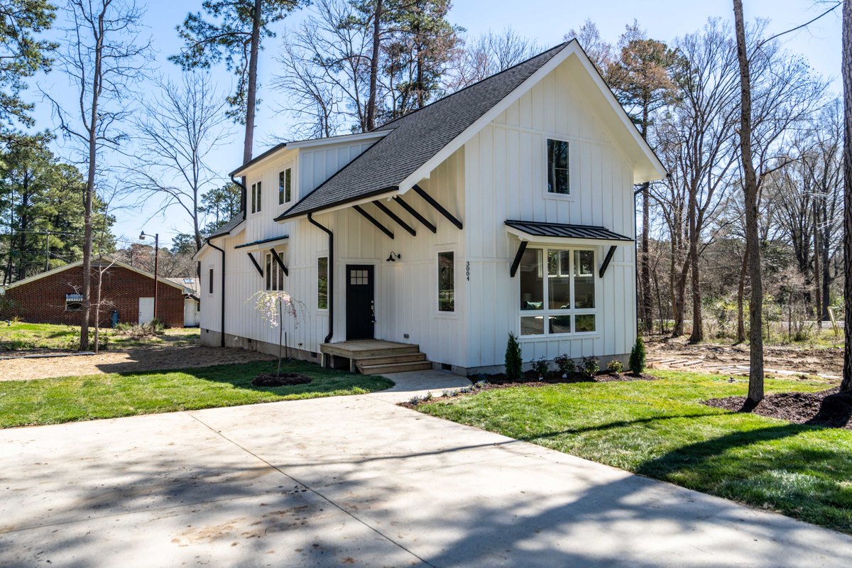 AngelaBurkallRE's tweet photo. Missed last weekend's open houses? Come over this Saturday from 2-4pm to see what may be your new home! 

3004 Kenan Rd
MLS# 2228753
https://t.co/qBr2Qj25jt
https://t.co/IEh6lR6UkT

#openhouse #durham #realestate  #newconstruction #gourmetkitchen #openfloorplan #firstfloormaster https://t.co/Z3KLfXMViz
