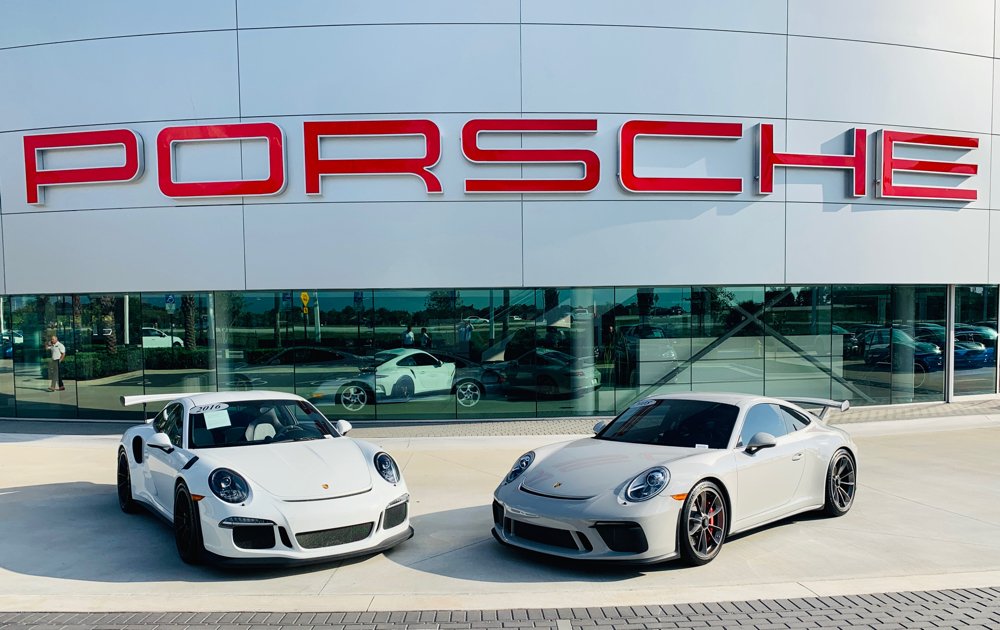 PorscheWBroward's tweet photo. A couple of our track legends are available for sale here at Porsche West Broward. A 2016 Porsche GT3 RS in white and a 2018 Porsche GT3 in chalk—both in mint condition.
#PorscheWestBroward #Porsche #TrackLegends #GT3 #GT3RS #SouthFloridaExotics https://t.co/qgqp0trZ4v