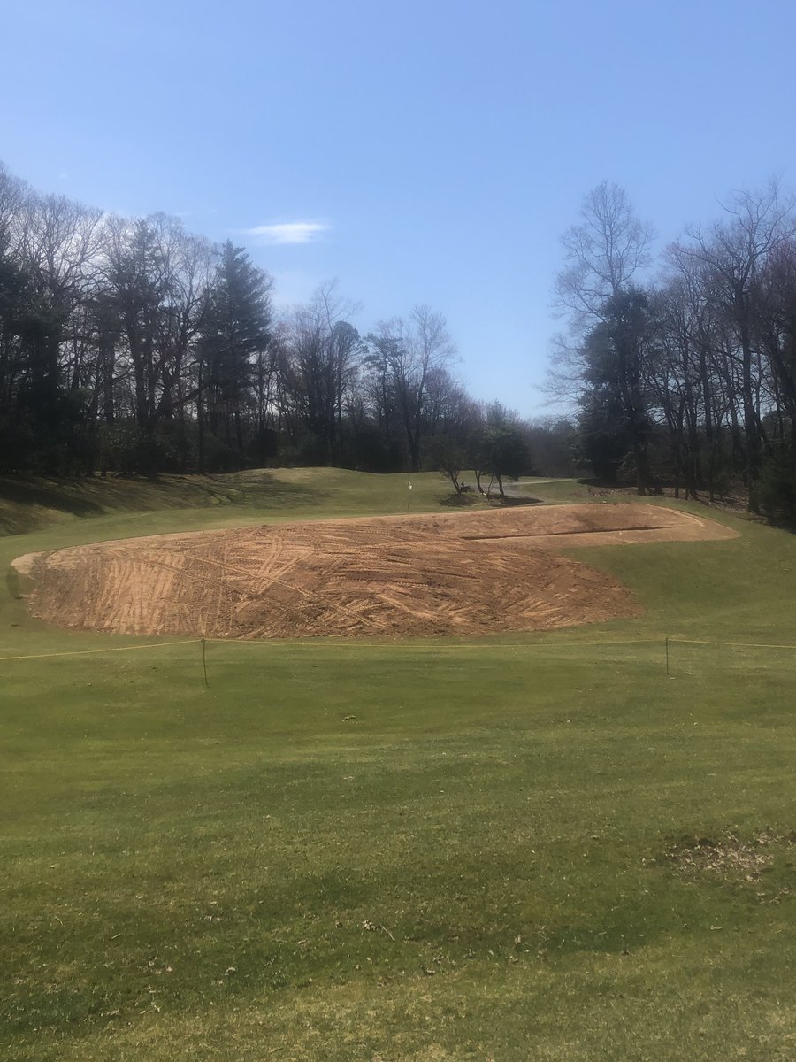 nbiggs2006's tweet photo. #4 green side bunker and approach expansion ready for @bergingolf inspection this afternoon. https://t.co/5G07ykj21o