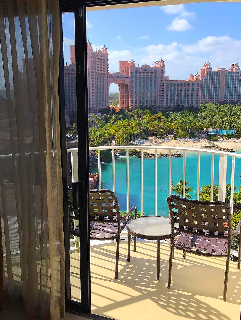 AtlantisEspanol's tweet photo. ¿Qué va a tomar? Un atardecer para dos, con vistas al mar. #Vistaincreíble #BuenMiércoles #LagunaParadise #TheCoral #TheRoyal #AtlantisBahamas #BahamasAtHeart https://t.co/wXzu89djcS