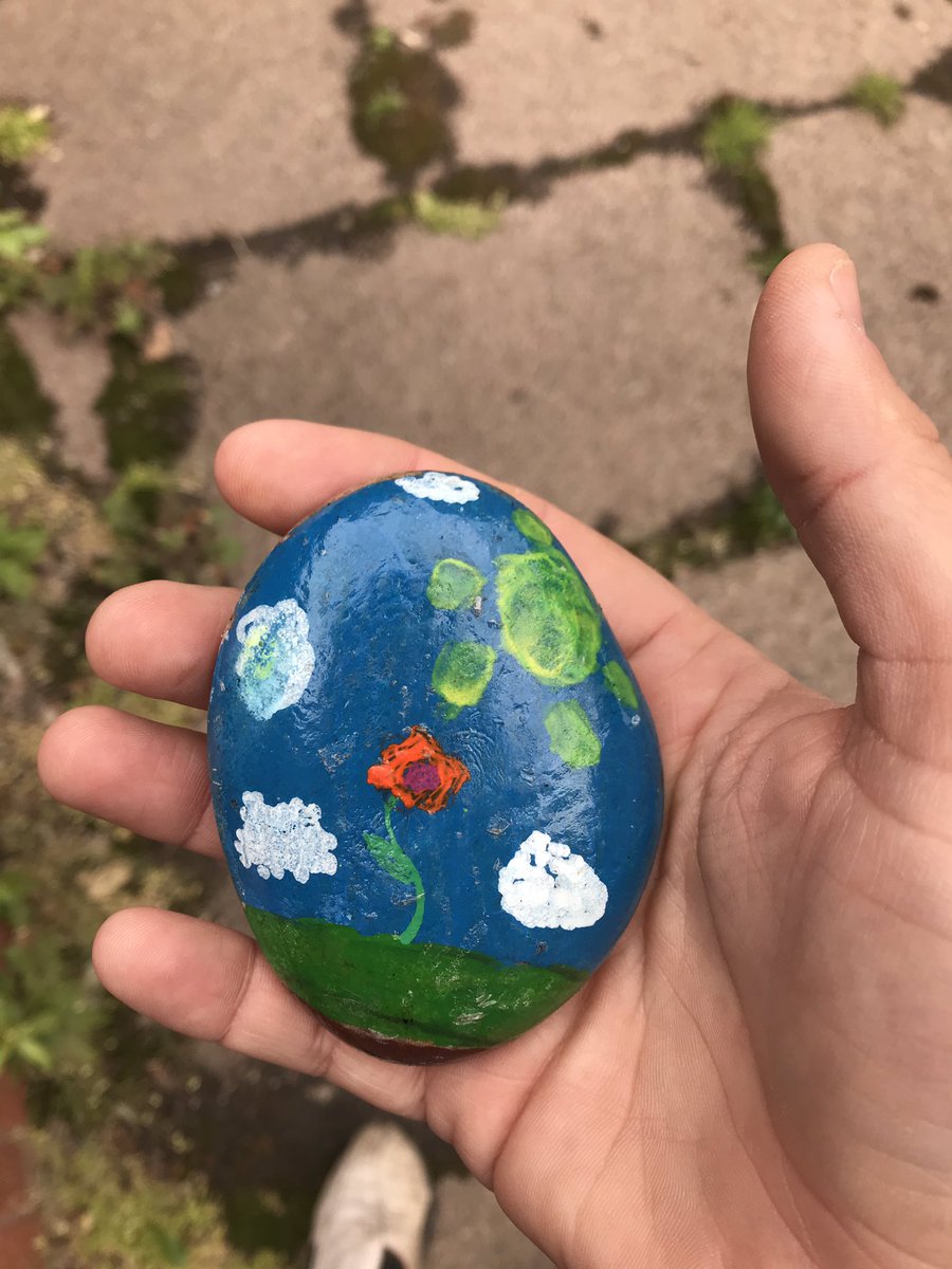 StratfordCops's tweet photo. Just found these smile stones, will re-hide them later on patrol ! #stratforduponavonrocks #snt #pcso #stratfordrocks https://t.co/TIJWzNCFe3
