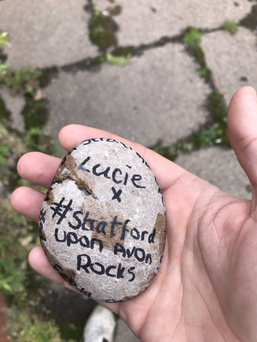 StratfordCops's tweet photo. Just found these smile stones, will re-hide them later on patrol ! #stratforduponavonrocks #snt #pcso #stratfordrocks https://t.co/TIJWzNCFe3