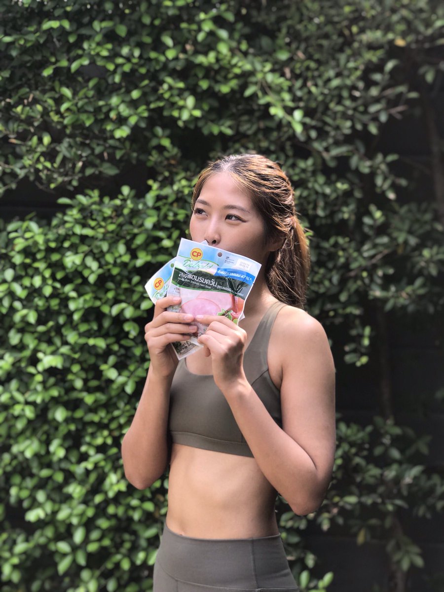 patlovepat's tweet image. สงสัยเค้าได้ยินที่เราบ่นๆ กับเรื่องโซเดียม เลยออกสูตรใหม่ 
สเต๊กแฮมรมควัน สูตรลดโซเดียมลง 47% อร่อยเหมือนเดิม
สายลีนที่ต้องการโปรตีนแน่น มากินตัวนี้ โปรตีน 15 g/ 80 Kcal
แคลอรีน่ารัก กินเปล่าแก้หิวก็เวิร์ค อิ่มอยู่ 
#ลดน้ําหนักแบบไม่แดกยาโว้ยย #รีวิวเซเว่น #อร่อยบอกต่อ #ฉันจะผอม