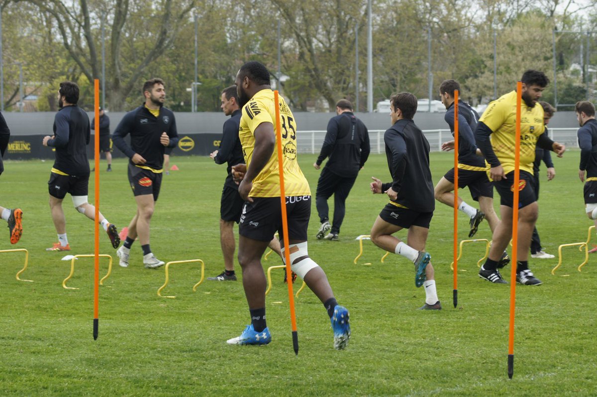 staderochelais's tweet photo. Les Jaune et Noir préparent leur déplacement à @CastresRugby samedi 💪💪 #COSR #Top14 #FievreSR https://t.co/zXfkNNZY6Y