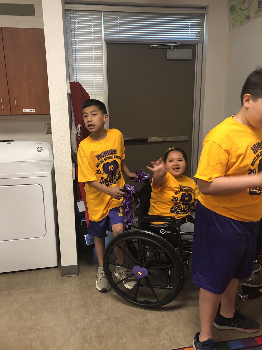 EMcCarthy_CTES's tweet image. It’s Spring Games Day! 💜#SpringGames #TeamSISD #PHEHeroesBelieve