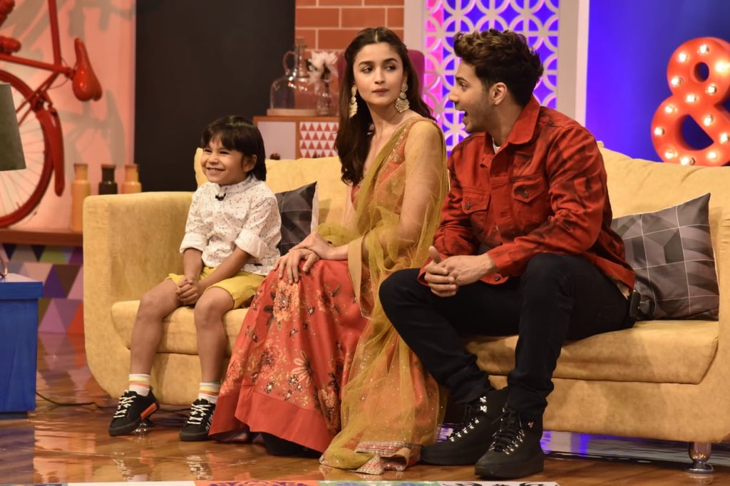 GurmitaSharma's tweet photo. @aliaabhatt @varundvn @aslisona meeting my cousin is like keeping the legacy on....!! 😍🥰 https://t.co/NORKTRAXl8