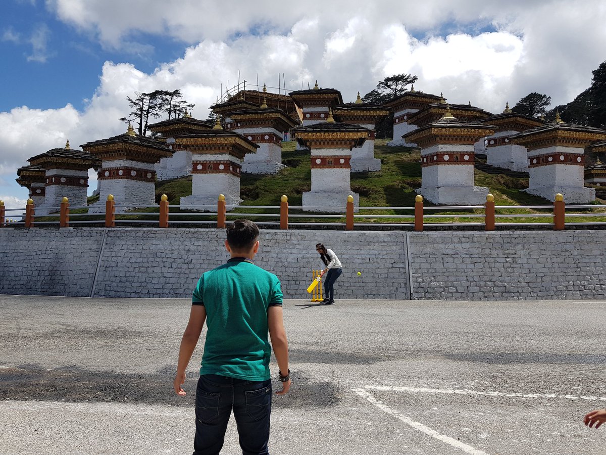 ugyen's tweet photo. Cricket played at Dochula Pass with Spectacular view of Himalayan Mountains behind. #WorldwideWickets #Bhutan @ICC @cricketworldcup @BhutanCricket #CWC19 https://t.co/l0cW6HYkZR