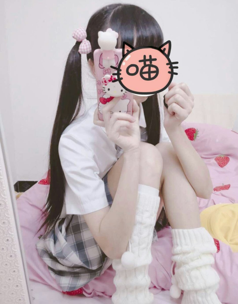 CosplayFly tweet picture