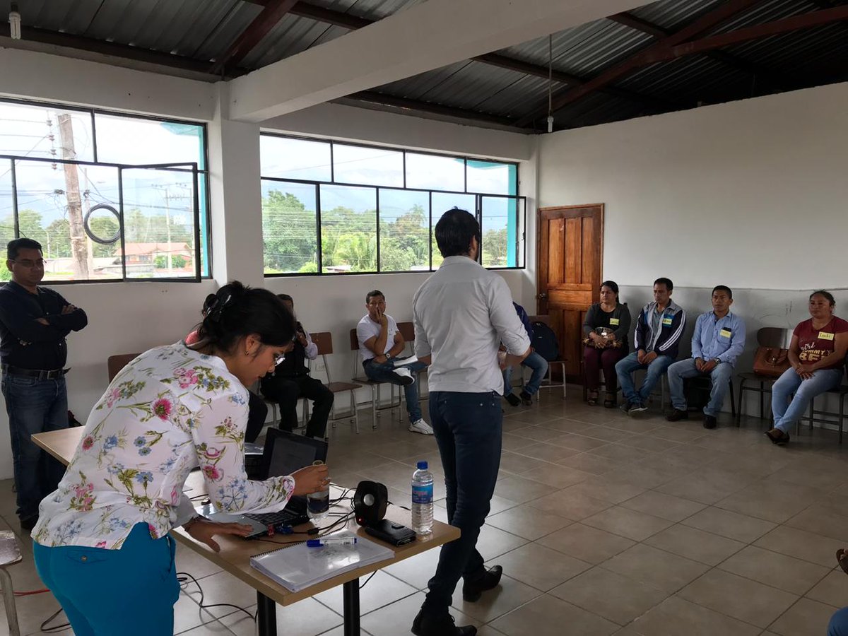 EducacionZ6_Ec's tweet photo. Docentes del Distrito Logroño – Sucúa participan en el proyecto "Formación docente y prácticas inclusivas en las escuelas ecuatorianas", con el objetivo de trabajar en la diversidad e inclusión para ejercer los derechos de todos y todas por igual. #NuevaEscuelaEC https://t.co/N7s0TUE7Q6