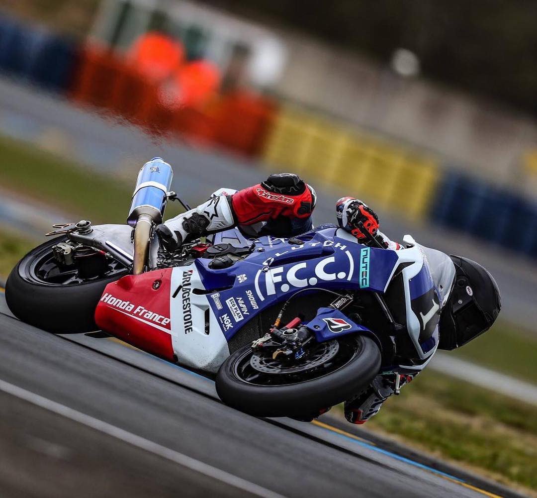 HondaMotoFr's tweet photo. @24heuresmotos : l’ensemble des teams #Honda engagés sont prêts 😄 - FOLLOW  
#1 F.C.C. @TSRHondaFrance 
#111 @hondaproracing 
#55 @hondateam55 
#41 @RACINGALECOCLUB https://t.co/x3p3yY3bRq