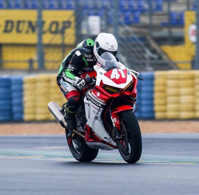 HondaMotoFr's tweet photo. @24heuresmotos : l’ensemble des teams #Honda engagés sont prêts 😄 - FOLLOW  
#1 F.C.C. @TSRHondaFrance 
#111 @hondaproracing 
#55 @hondateam55 
#41 @RACINGALECOCLUB https://t.co/x3p3yY3bRq