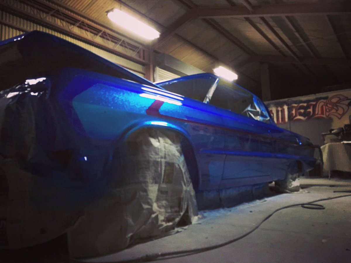 wells_artstudio's tweet photo. 色入れ終わり。
明日からリーフ&ピンスト。
#wells #redsjapan30th #custompaint #candypaint #flakepaint #paint #houseofkolor #hok #lowrider #japaneselowrider #kagoshima #japan #鹿児島 #鹿児島 #鹿児島 https://t.co/vjD5BEiSjx