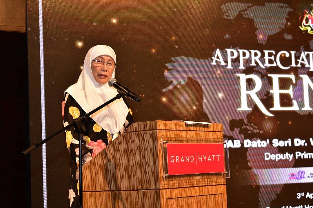 ghas2019's tweet photo. Appreciation Dinner with YAB Dato’ Seri Dr. Wan Azizah Dr. Wan Ismail, Deputy Prime Minister of Malaysia at Grand Hyatt Hotel, Kuala Lumpur.

📍 Follow GHAS 2019 official social media pages:
Facebook/Twitter/Linkedln: Global Halal Summit 2019
Instagram: @ghas2019 https://t.co/p0uI7NoORL