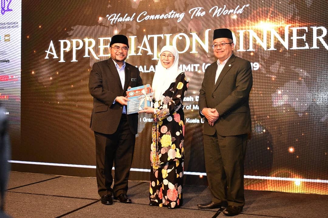 ghas2019's tweet photo. Appreciation Dinner with YAB Dato’ Seri Dr. Wan Azizah Dr. Wan Ismail, Deputy Prime Minister of Malaysia at Grand Hyatt Hotel, Kuala Lumpur.

📍 Follow GHAS 2019 official social media pages:
Facebook/Twitter/Linkedln: Global Halal Summit 2019
Instagram: @ghas2019 https://t.co/p0uI7NoORL