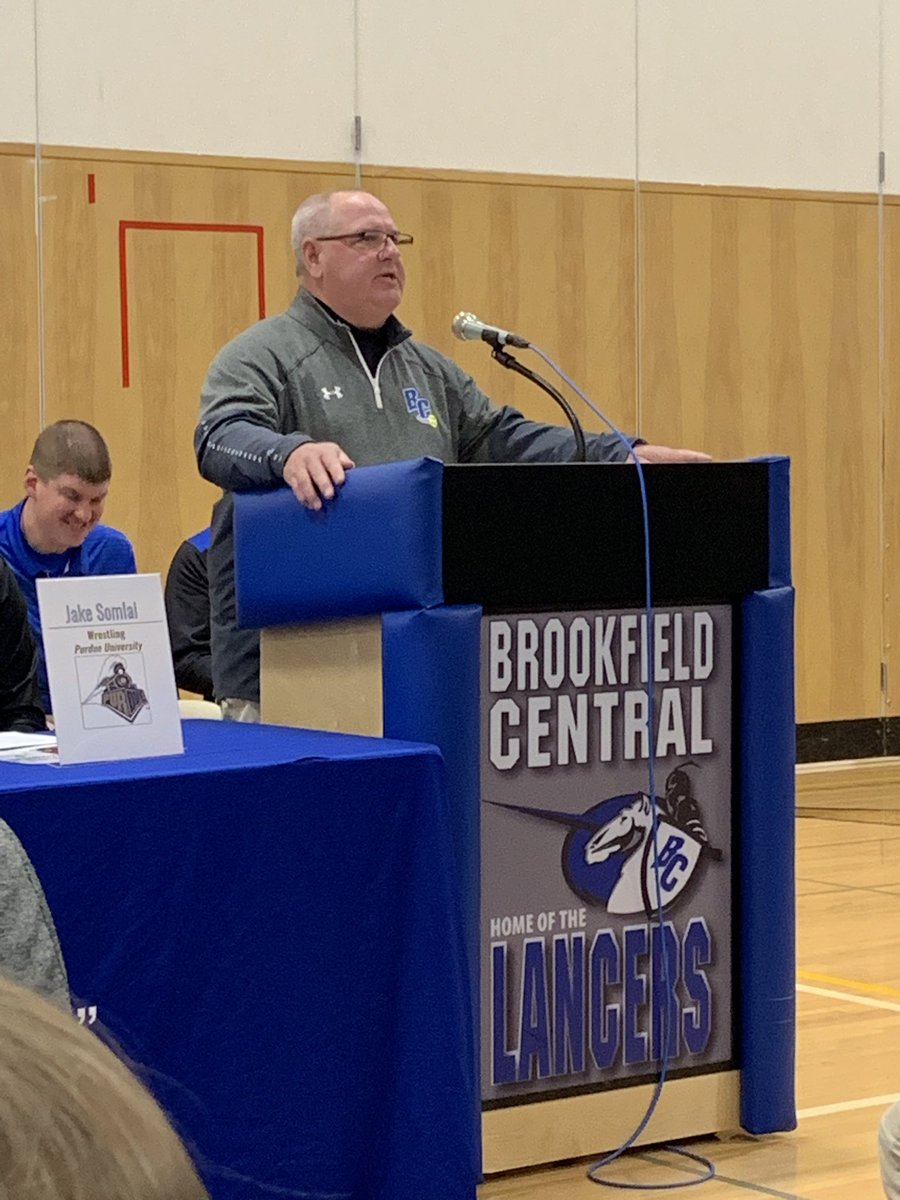 BrookCentralSB's tweet photo. Happy signing day to our kid Lexi Rayborn! We cannot wait to see what your next chapter of life will be like at Aurora University. We love you kid 💙 #oncealanceralwaysalancer #smuh #signingday https://t.co/dEMF9FKYcX