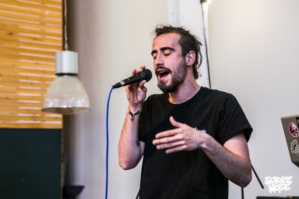 resiliencia_rap's tweet photo. Algunes fotos del concert a l'@HarmonicaBCN (fira del disc independent) a l'@AteneuHarmonia de #SantAndreu #Bcn. Fotos de Guillem Willy
Ens veiem el 17 d'abril a l'Apolo! https://t.co/haXG3J7thO